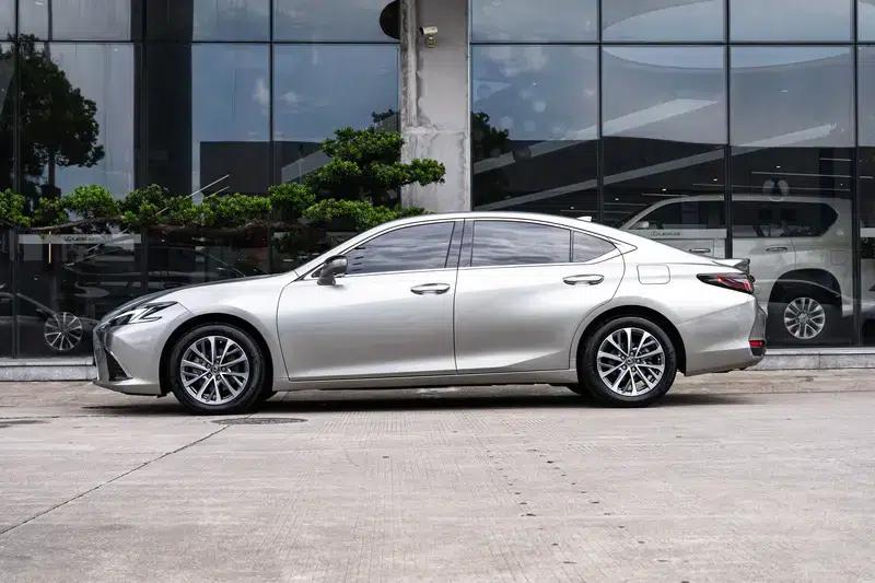 Lexus ES 2025 300h Premium Edition — миниатюра 3