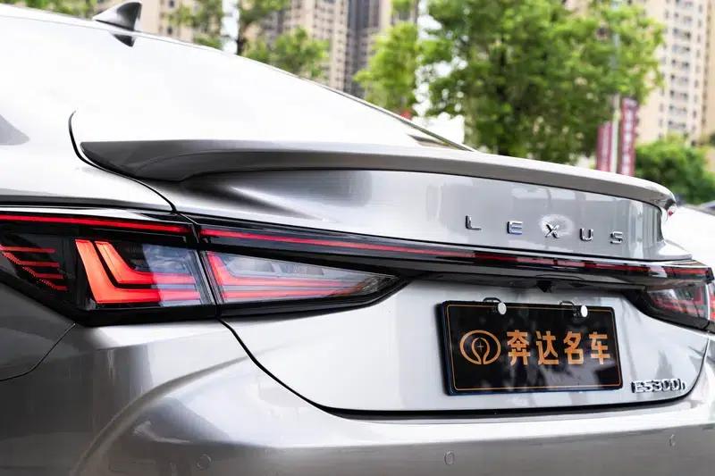Lexus ES 2025 300h Premium Edition — миниатюра 7