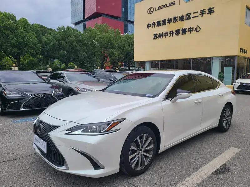 Lexus ES 2021 Model 200 Premium Edition — миниатюра 1