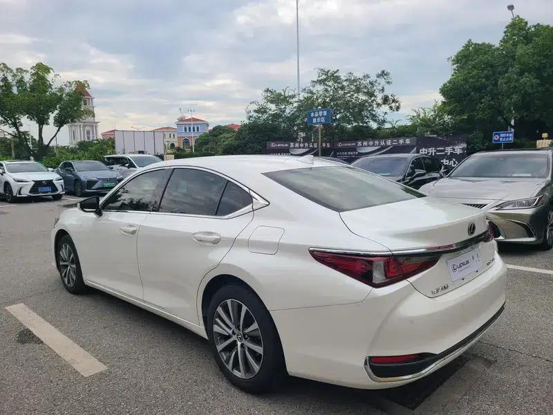 Lexus ES 2021 Model 200 Premium Edition — миниатюра 4