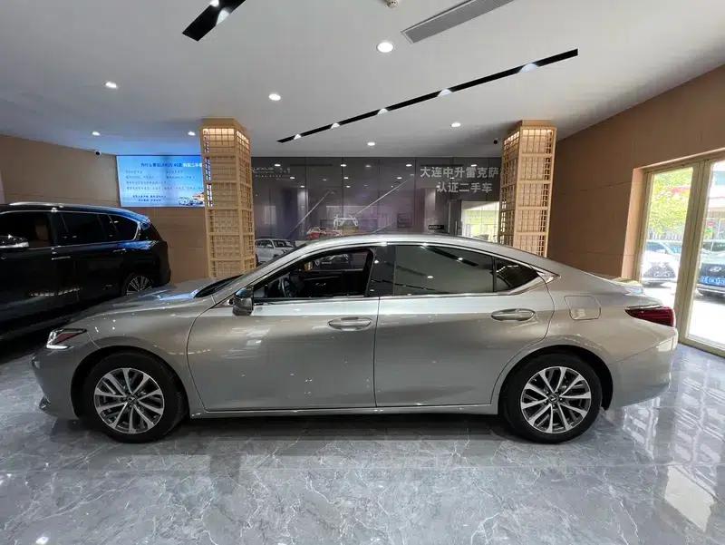 Lexus ES 2022 200 Premium Edition — миниатюра 2
