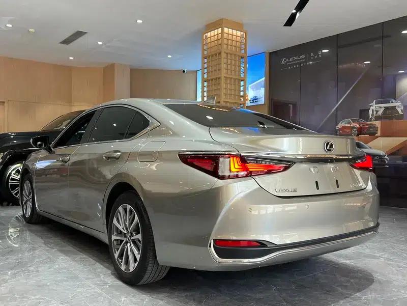 Lexus ES 2022 200 Premium Edition — миниатюра 3