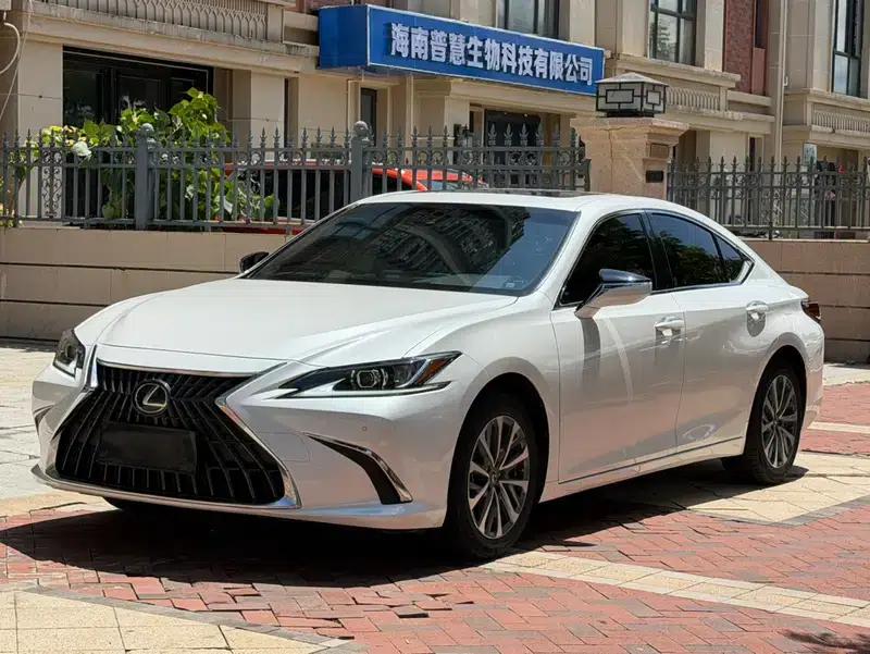 Lexus ES 2022 200 Premium Edition — миниатюра 1