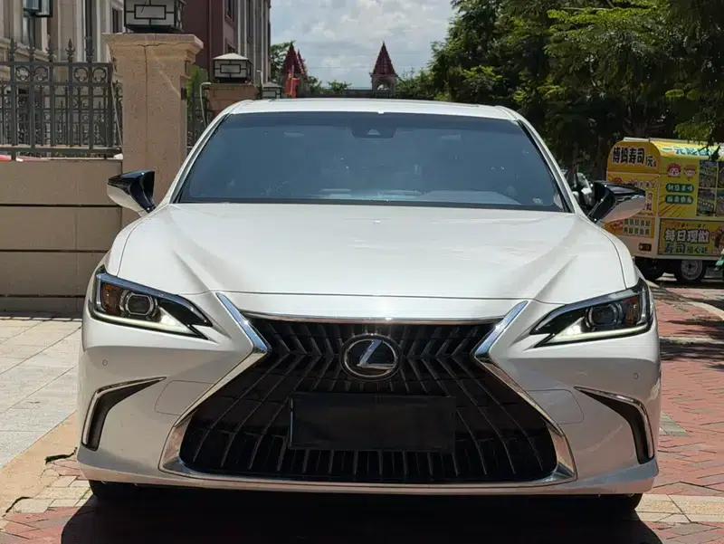 Lexus ES 2022 200 Premium Edition — миниатюра 2