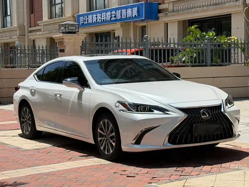 Lexus ES 2022 200 Premium Edition — миниатюра 3