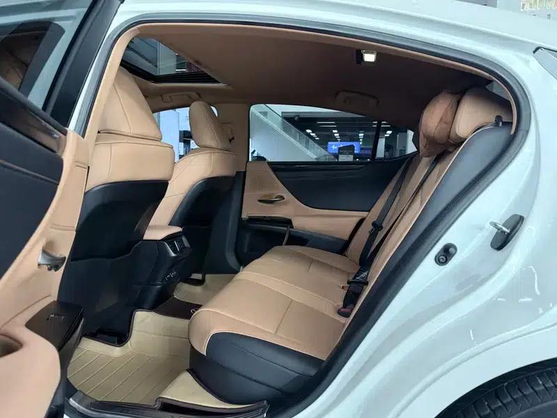 Lexus ES 2022 300h Premium Edition — миниатюра 18