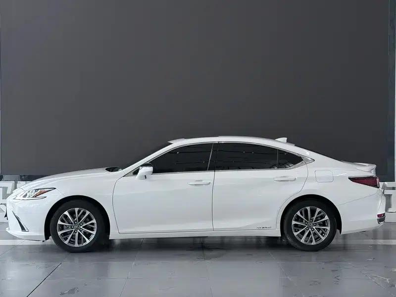 Lexus ES 2022 300h Premium Edition — миниатюра 3