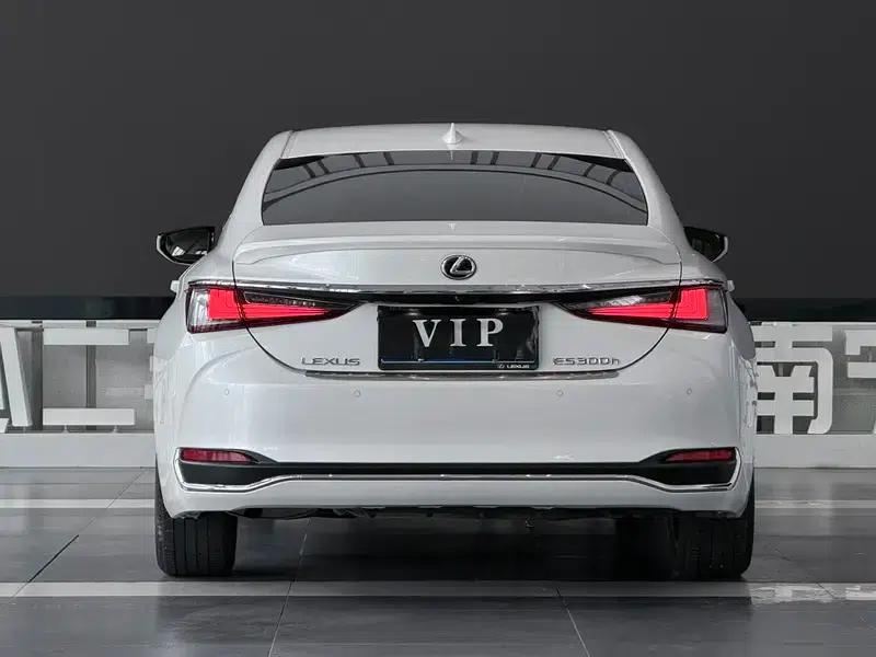 Lexus ES 2022 300h Premium Edition — миниатюра 4