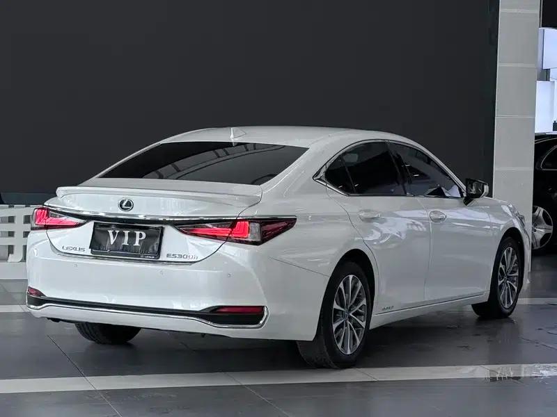 Lexus ES 2022 300h Premium Edition — миниатюра 5