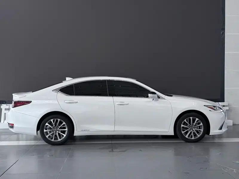 Lexus ES 2022 300h Premium Edition — миниатюра 6