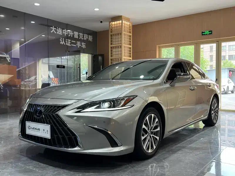 Lexus ES 2022 300h Premium Edition — миниатюра 1