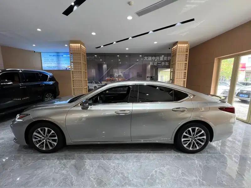 Lexus ES 2022 300h Premium Edition — миниатюра 2