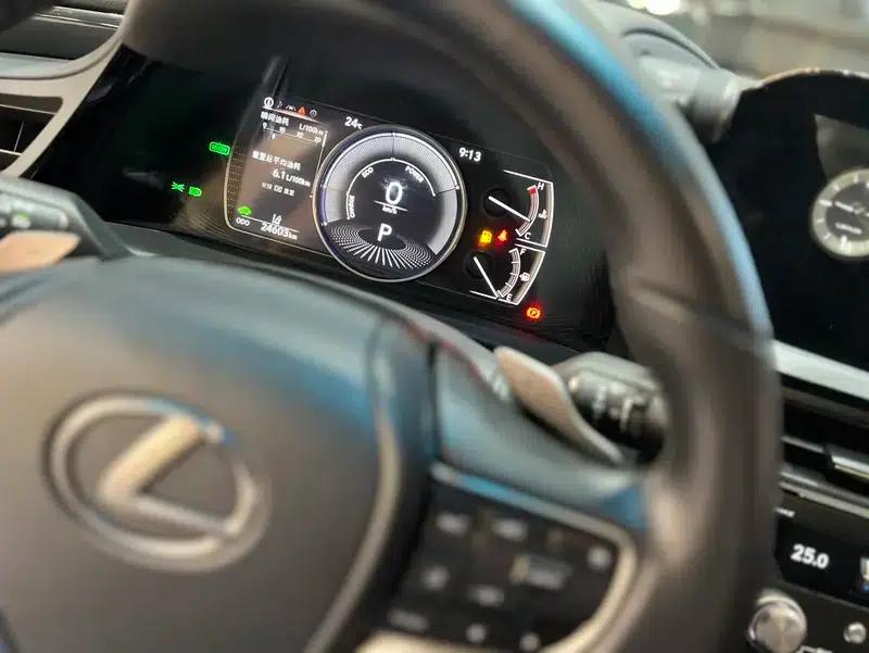Lexus ES 2022 300h Premium Edition — миниатюра 13