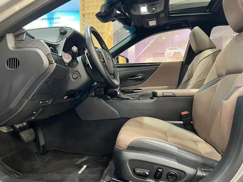 Lexus ES 2022 300h Premium Edition — миниатюра 14