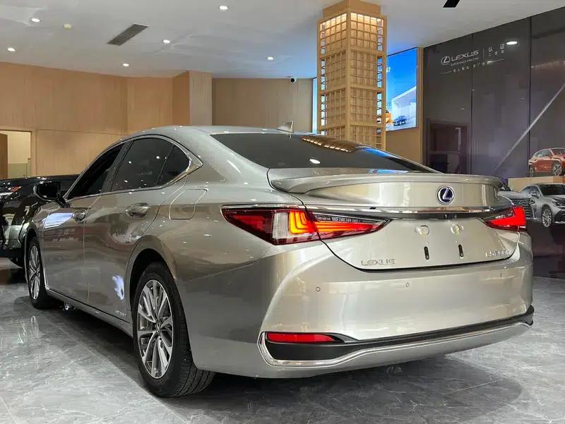 Lexus ES 2022 300h Premium Edition — миниатюра 3