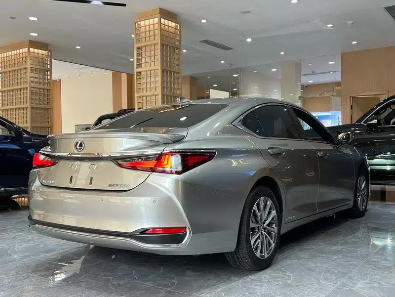 Lexus ES 2022 300h Premium Edition — миниатюра 5