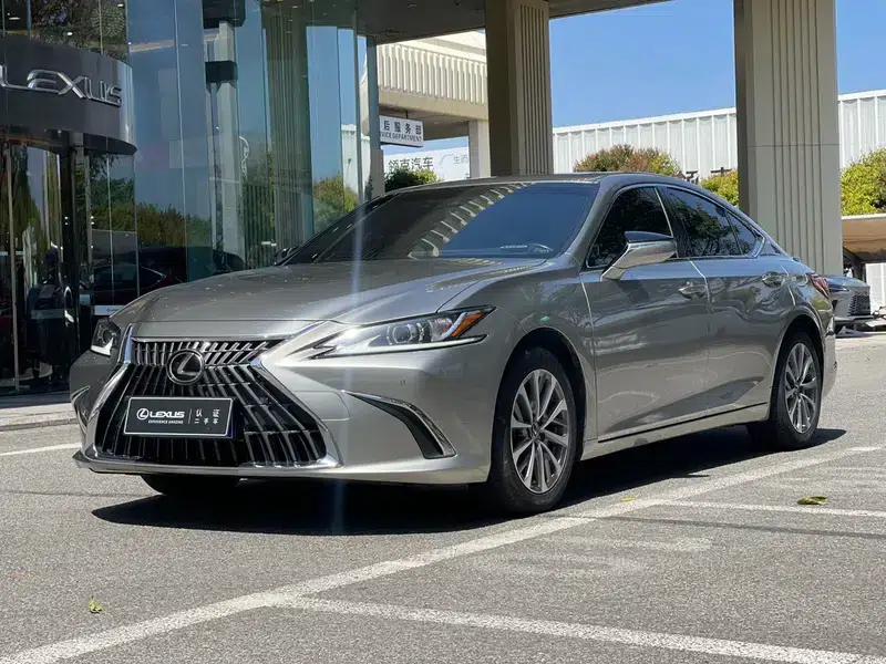 Lexus ES 2022 300h Premium Edition — миниатюра 1