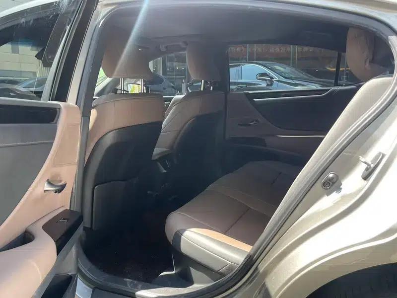 Lexus ES 2022 300h Premium Edition — миниатюра 11