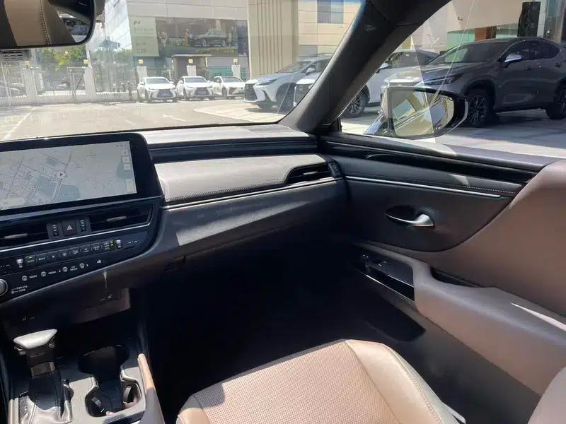 Lexus ES 2022 300h Premium Edition — миниатюра 7