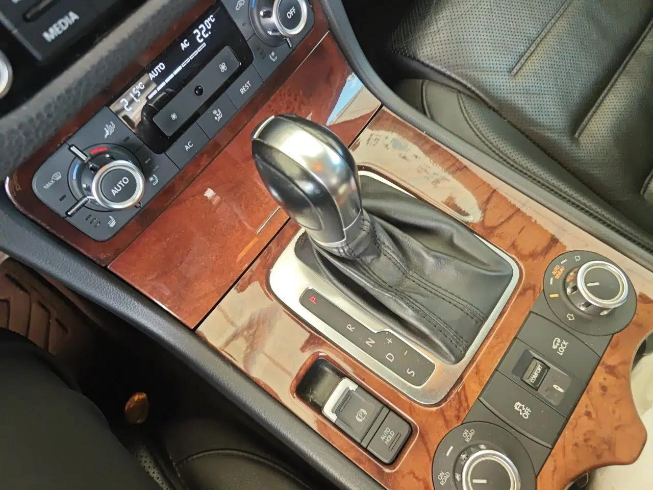 Volkswagen Touareg 2011 3.0 TSI Comfort Version — миниатюра 14