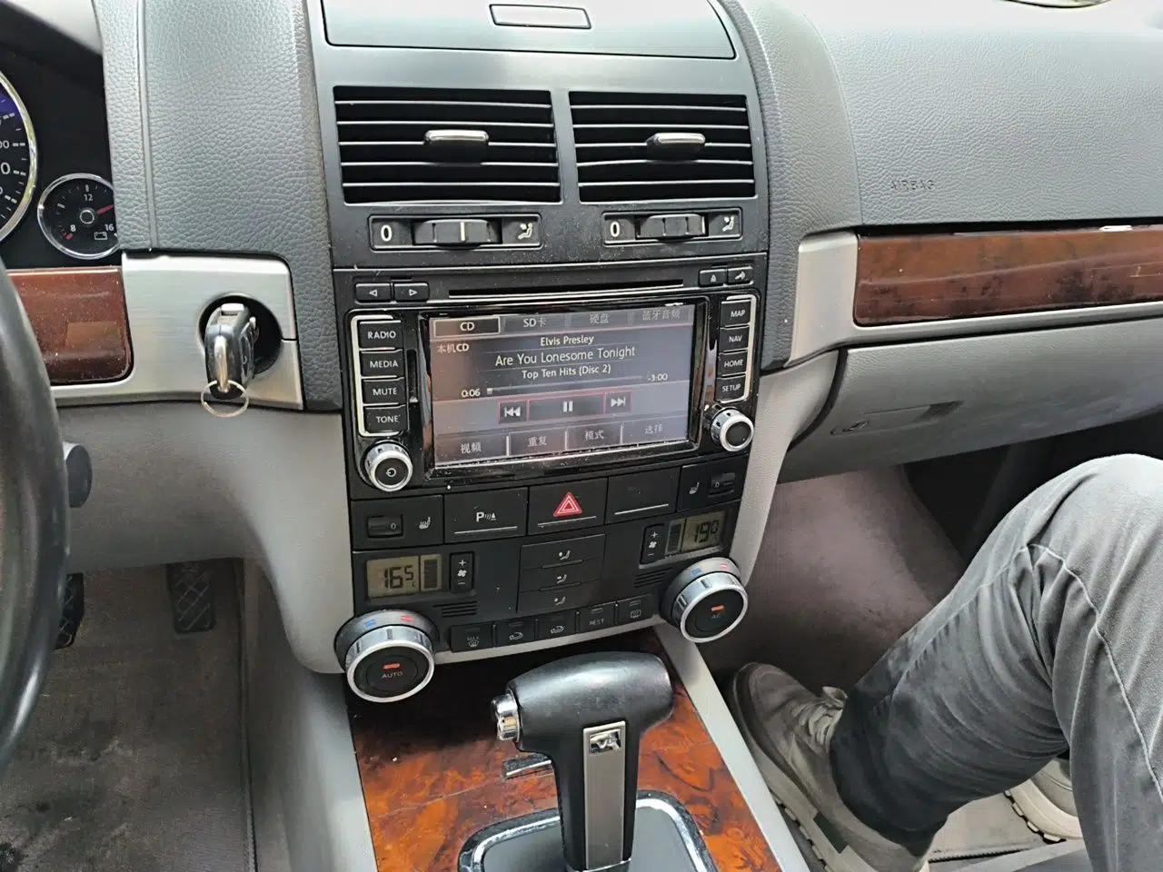 Volkswagen Touareg 2010 3.6 Limited Luxury Edition — миниатюра 13