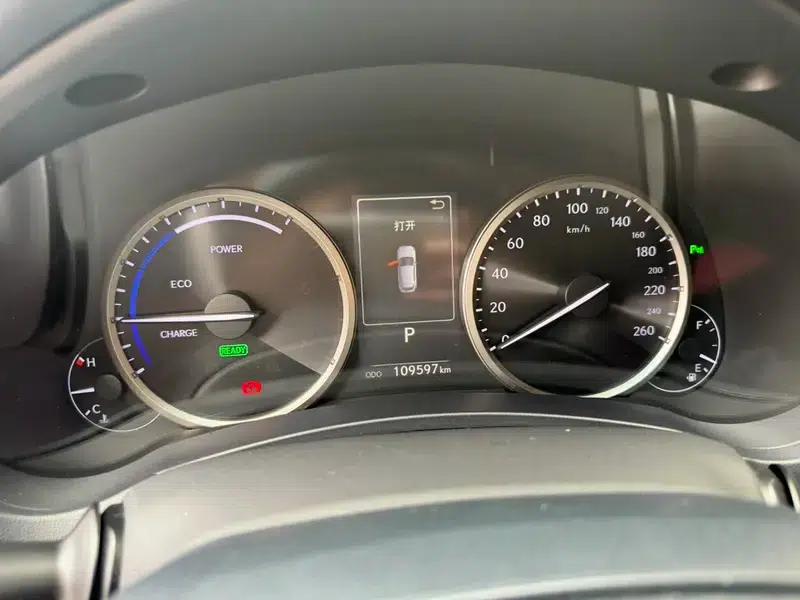 Lexus NX 2017 300h FWD Sport Edition — миниатюра 6