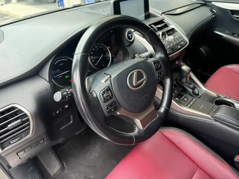 Lexus NX 2017 300h FWD Sport Edition — миниатюра 7