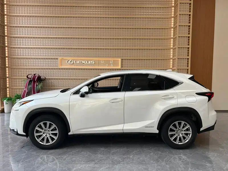 Lexus NX 2015 300h FWD Sport Edition — миниатюра 2