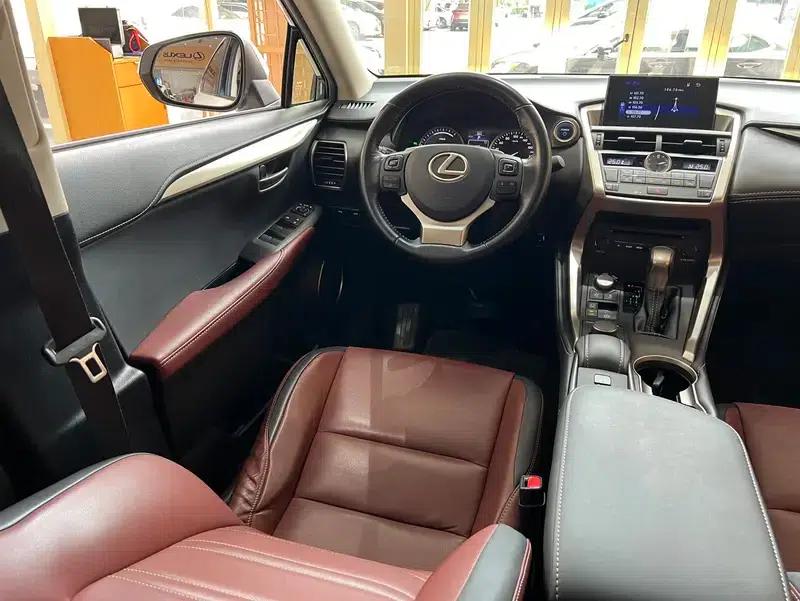 Lexus NX 2015 300h FWD Sport Edition — миниатюра 11