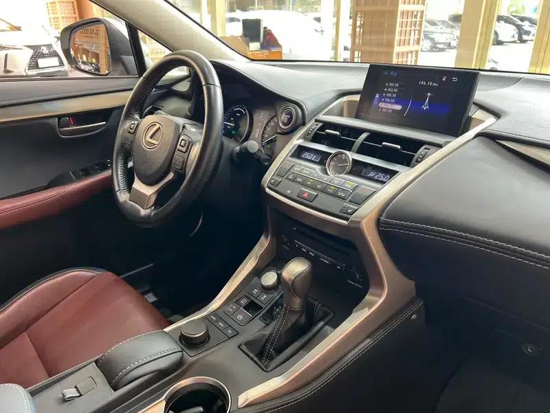 Lexus NX 2015 300h FWD Sport Edition — миниатюра 8