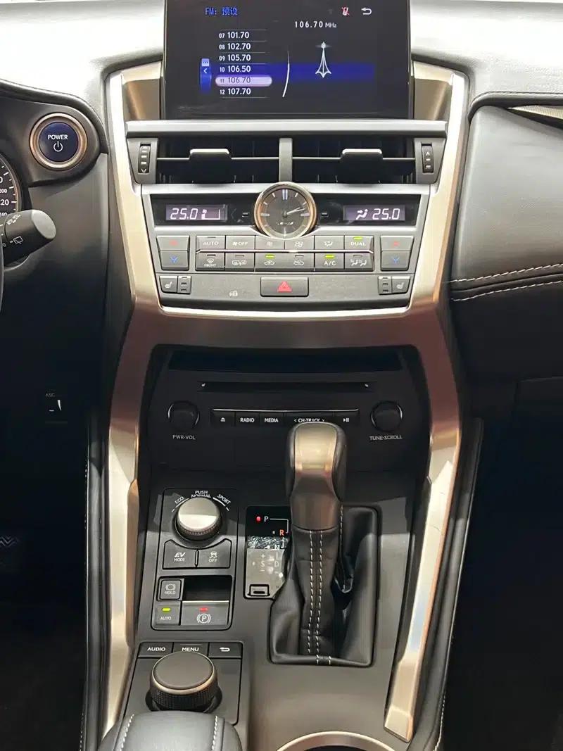Lexus NX 2015 300h FWD Sport Edition — миниатюра 9