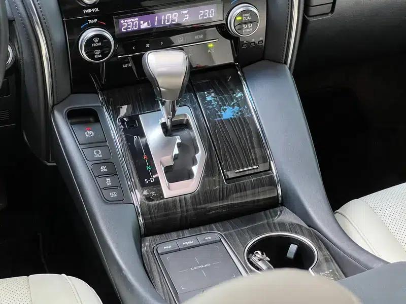 Lexus LM 2020 300h E-Four Four-Seat Executive Edition — миниатюра 19