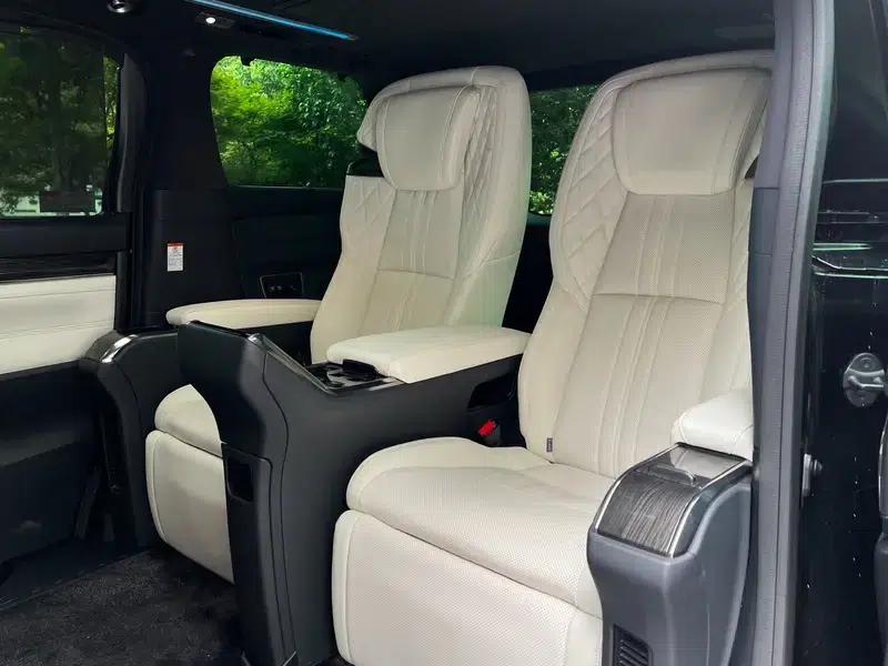 Lexus LM 2020 300h E-Four Four-Seat Executive Edition — миниатюра 22