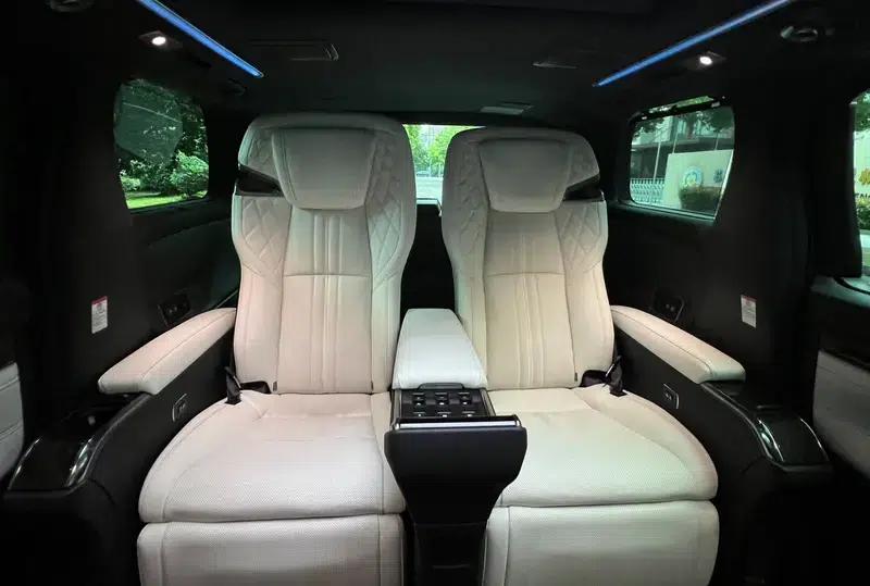 Lexus LM 2020 300h E-Four Four-Seat Executive Edition — миниатюра 23