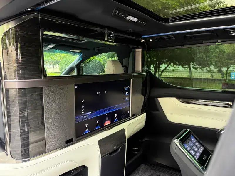 Lexus LM 2020 300h E-Four Four-Seat Executive Edition — миниатюра 25