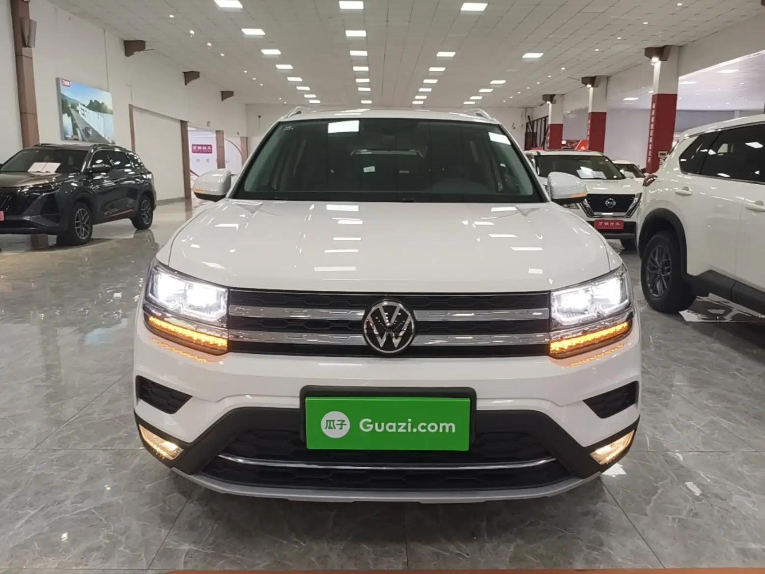 Volkswagen Tharu 2022 330TSI Four-Wheel Drive Luxury Edition — миниатюра 2