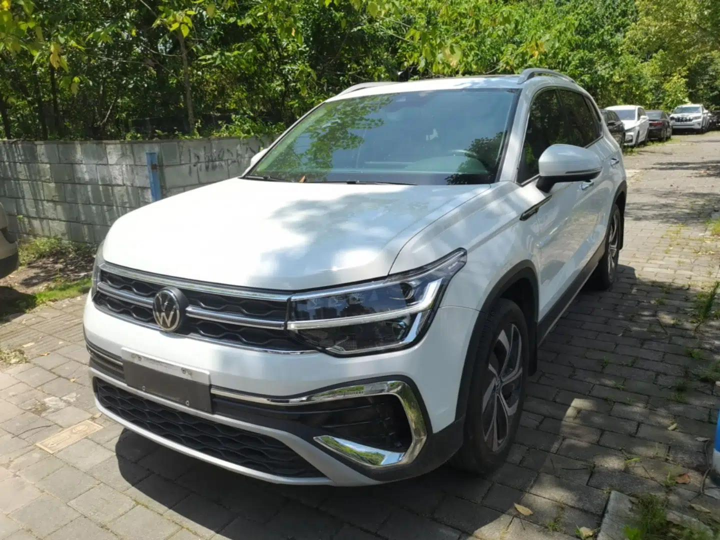 Volkswagen Tharu 2024 300TSI Two-Wheel-Drive Full Moon Edition — миниатюра 1