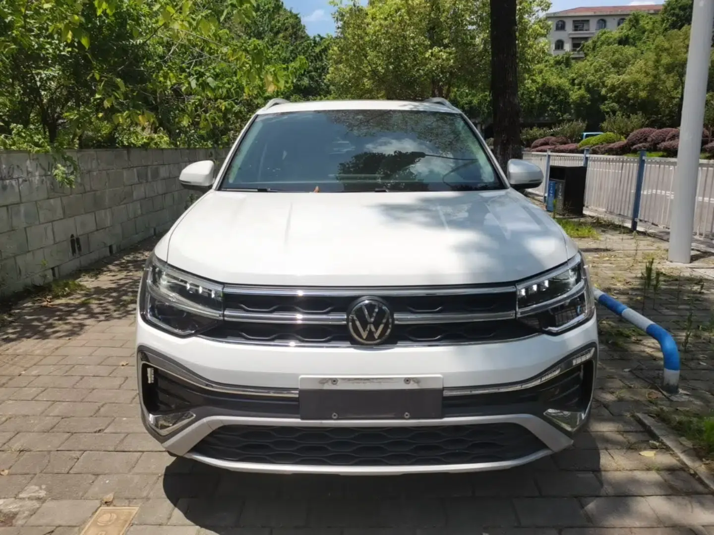 Volkswagen Tharu 2024 300TSI Two-Wheel-Drive Full Moon Edition — миниатюра 2
