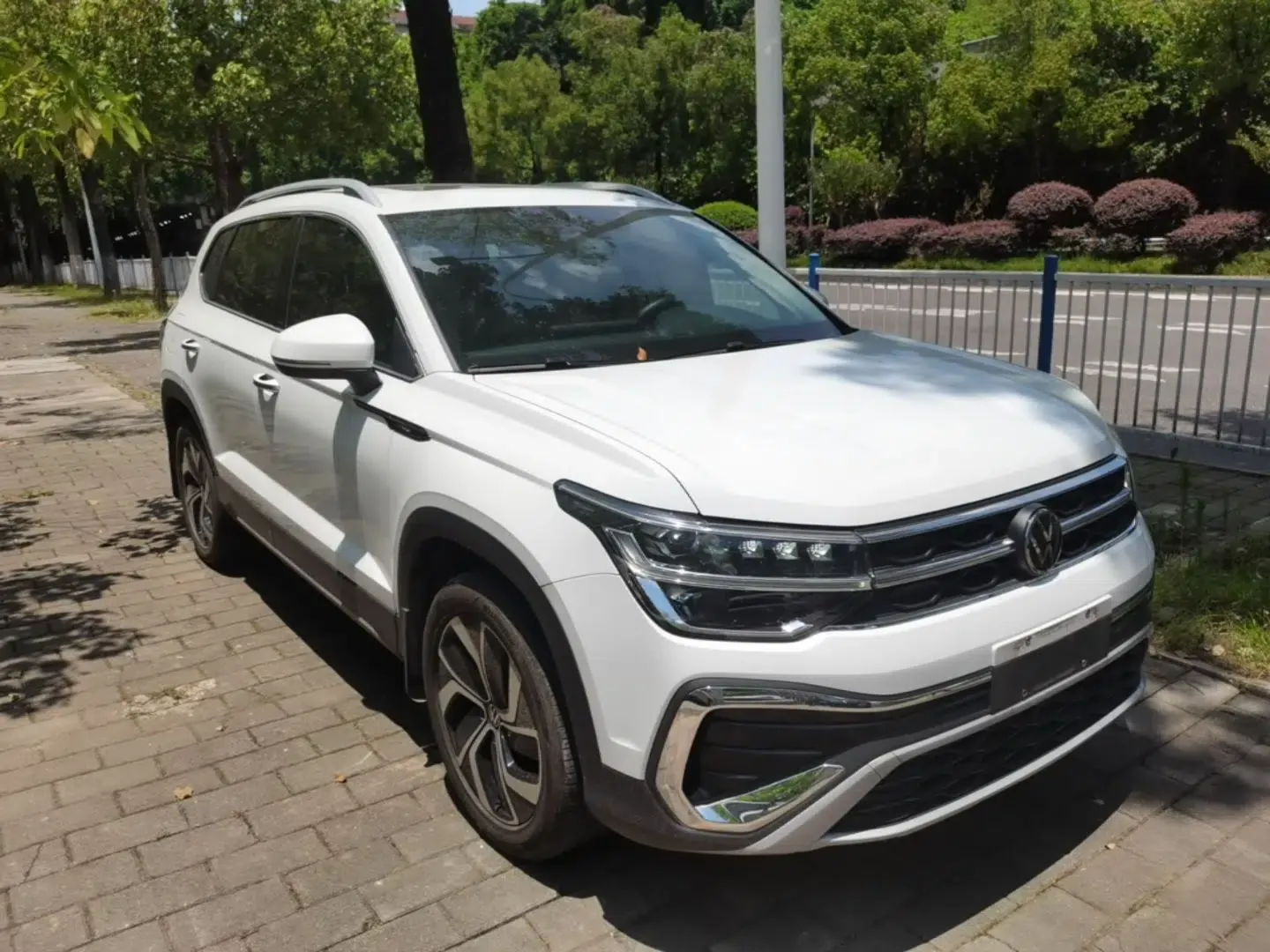 Volkswagen Tharu 2024 300TSI Two-Wheel-Drive Full Moon Edition — миниатюра 3