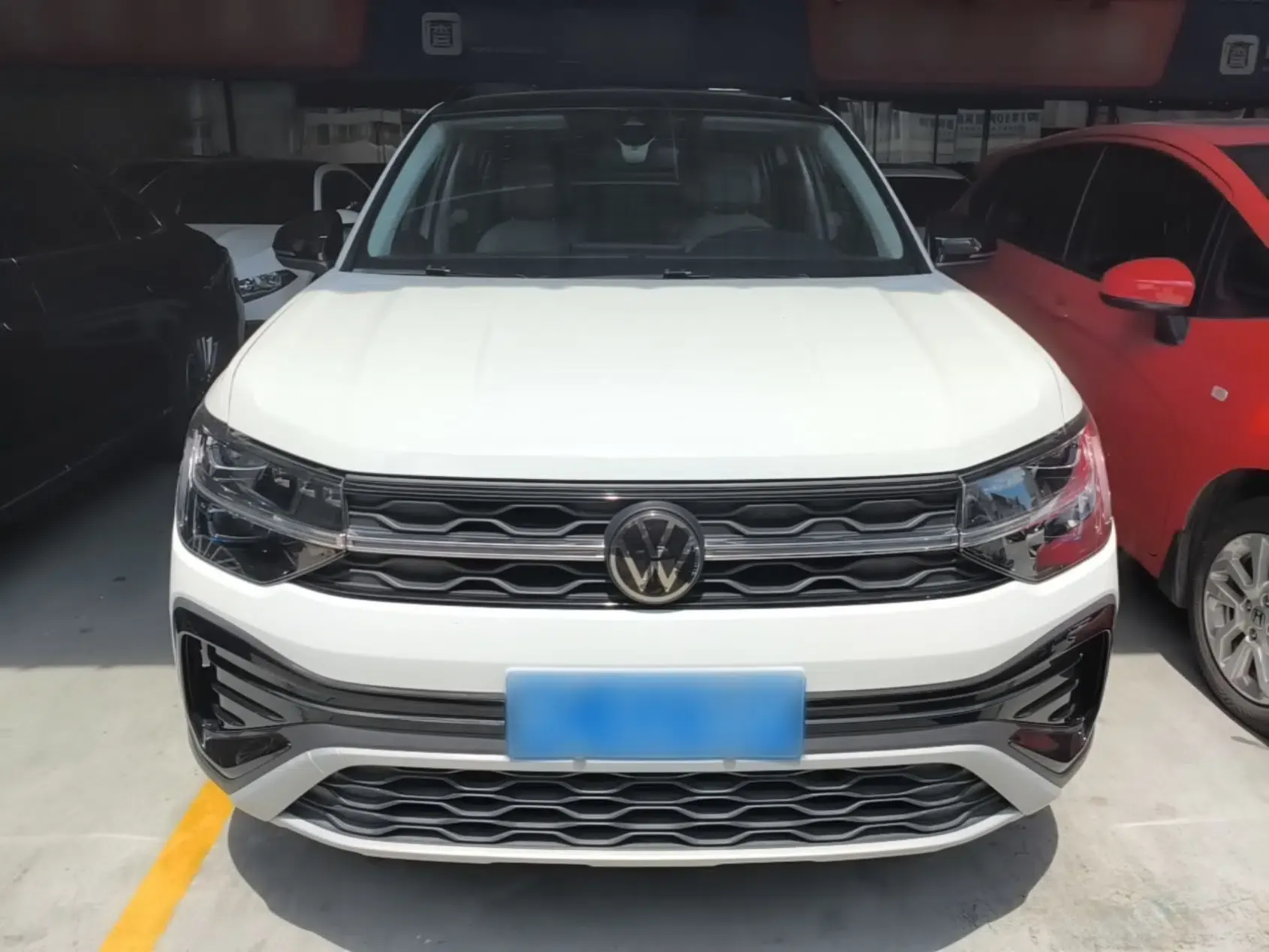 Volkswagen Tharu 2023 300TSI Two-Wheel-Drive Full Moon Edition — миниатюра 2