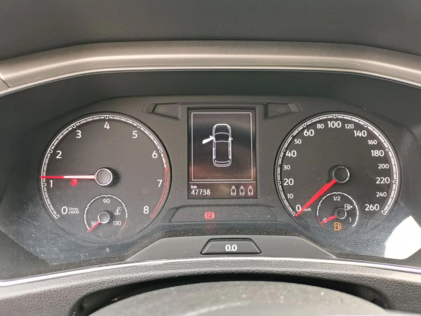 Volkswagen T-ROC 2021 280TSI DSG Two-Wheel Drive Elite Connect Edition — миниатюра 14