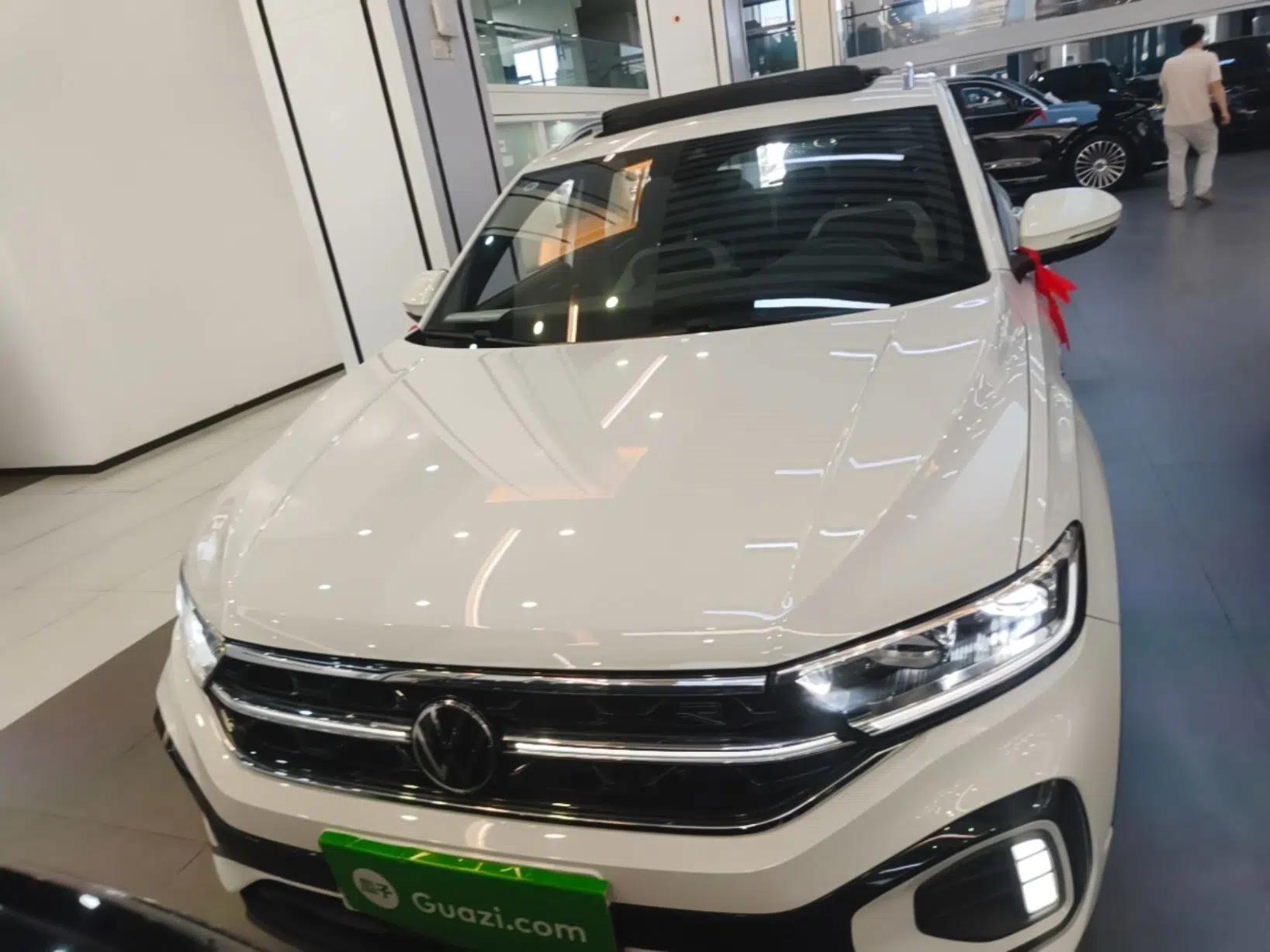 Volkswagen T-ROC 2025 300TSI DSG Two-Wheel Drive Chen Guang Edition — миниатюра 2