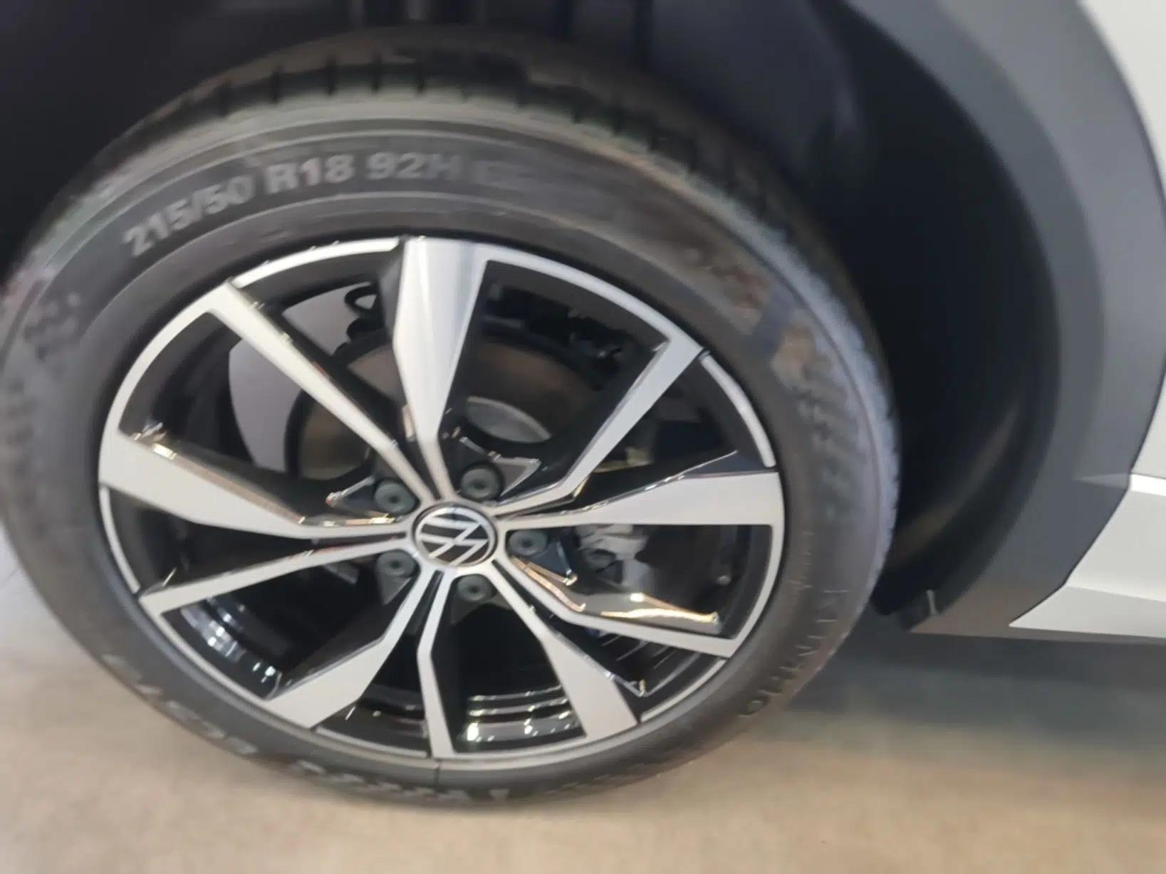 Volkswagen T-ROC 2025 300TSI DSG Two-Wheel Drive Chen Guang Edition — миниатюра 11
