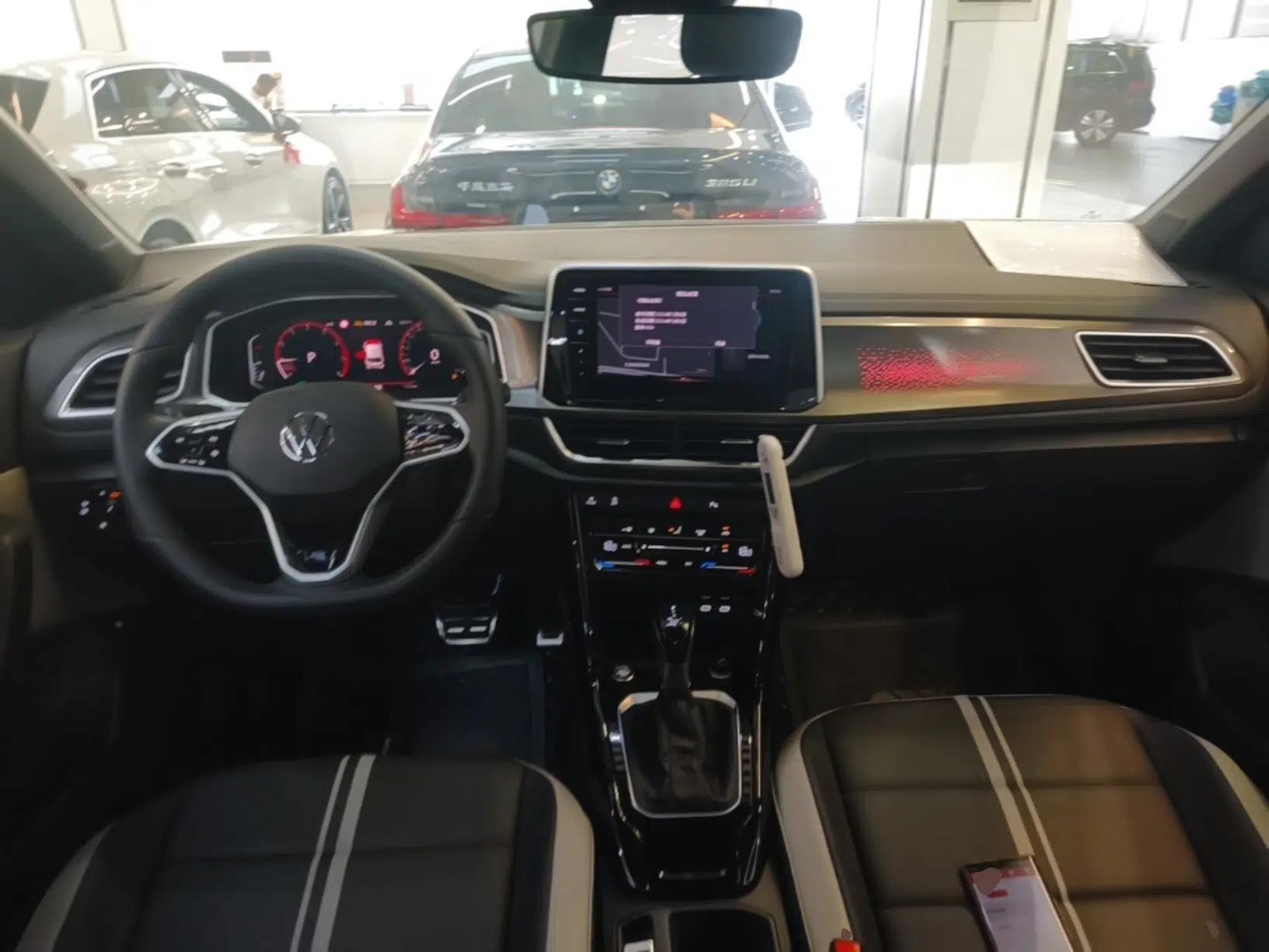 Volkswagen T-ROC 2025 300TSI DSG Two-Wheel Drive Chen Guang Edition — миниатюра 12
