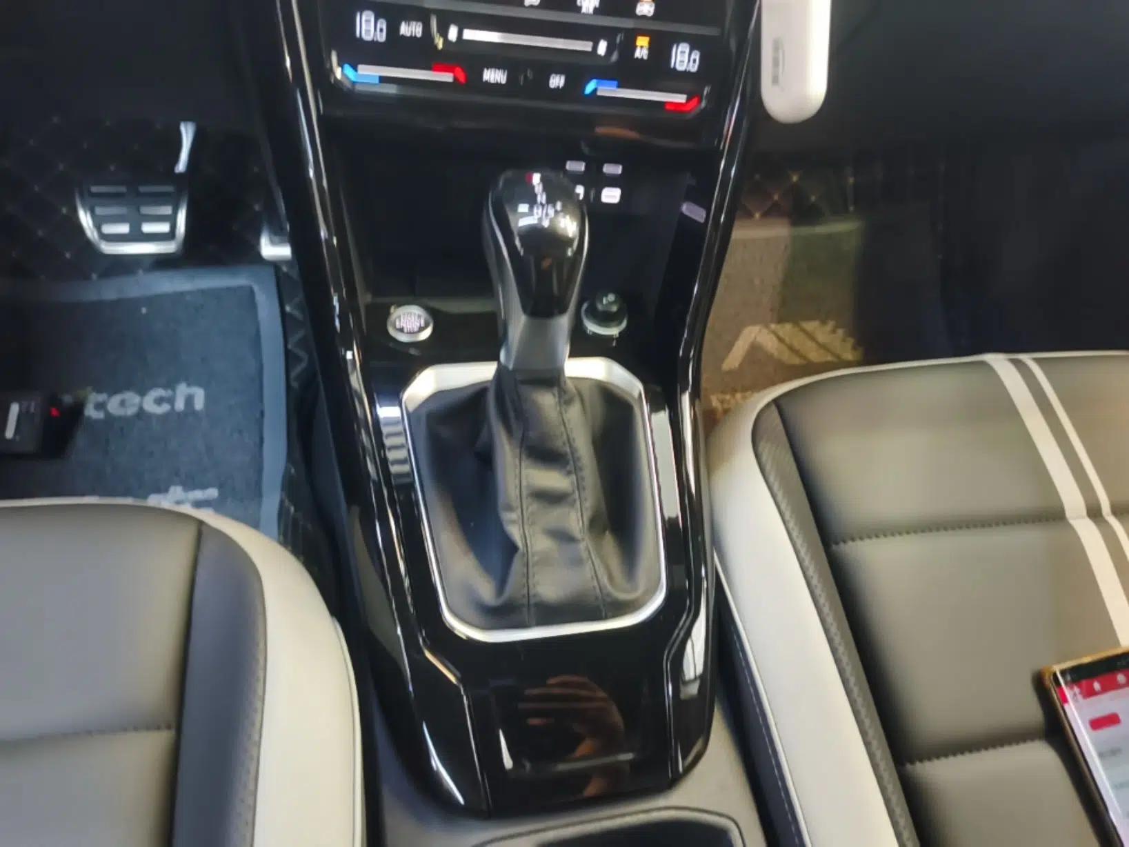 Volkswagen T-ROC 2025 300TSI DSG Two-Wheel Drive Chen Guang Edition — миниатюра 16