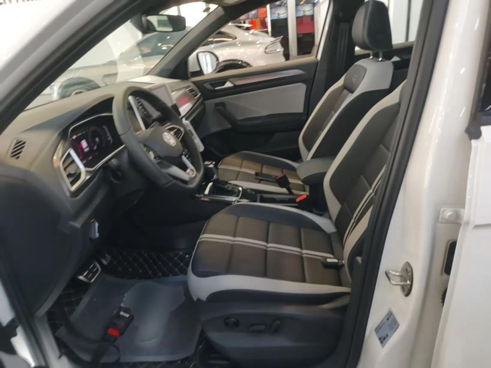 Volkswagen T-ROC 2025 300TSI DSG Two-Wheel Drive Chen Guang Edition — миниатюра 17