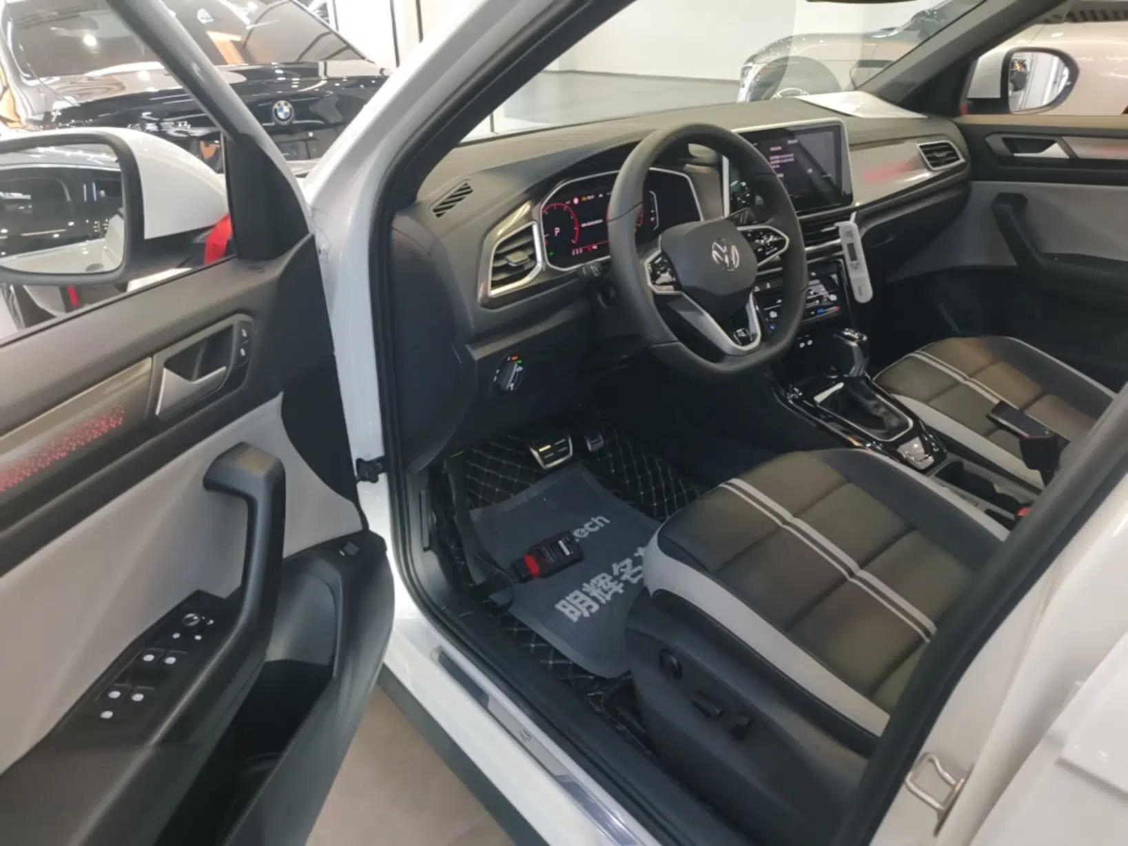 Volkswagen T-ROC 2025 300TSI DSG Two-Wheel Drive Chen Guang Edition — миниатюра 18