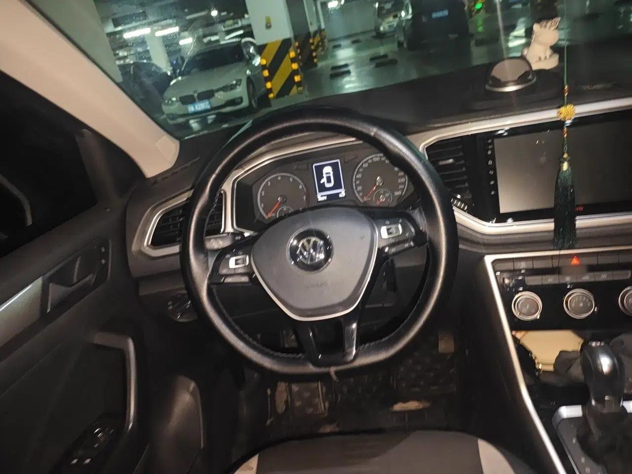 Volkswagen T-ROC 2018 230TSI DSG Two-Wheel Drive Advanced Version China VI Standard — миниатюра 10