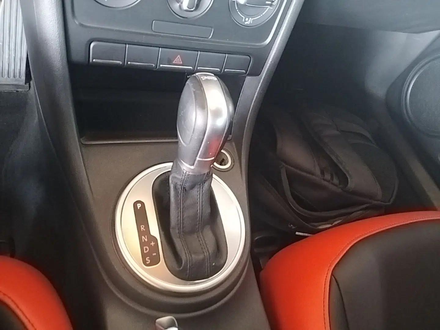 Volkswagen Beetle 2015 180TSI model — миниатюра 25