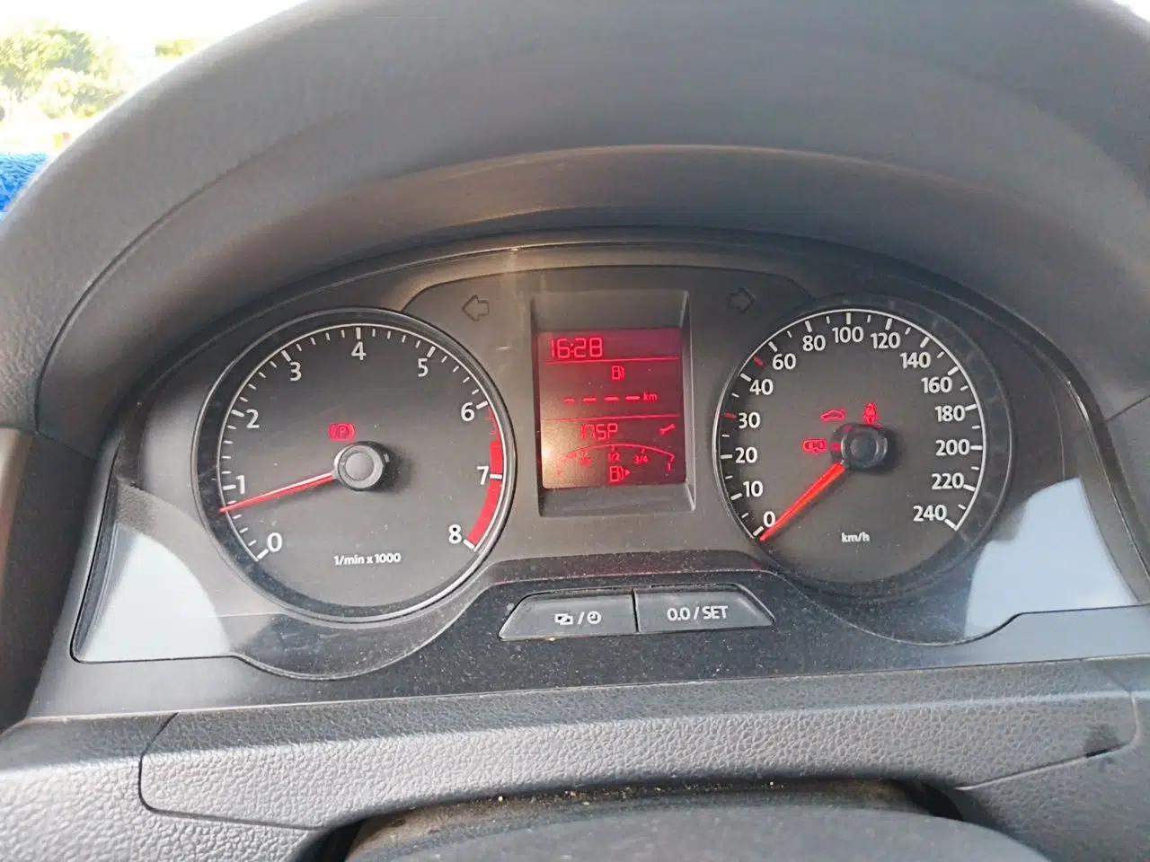 Volkswagen Santana 2015 1.6L Manual Fashion Edition — миниатюра 11